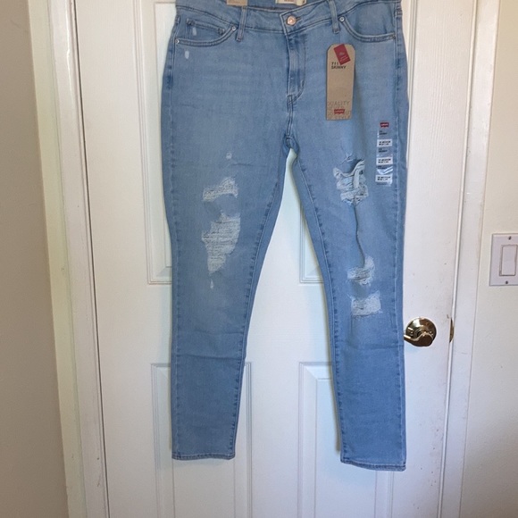 NWT Levi’s 711 Hypersoft Comfortable Ripped Jeans 32 MSRP $69.50 - Picture 4 of 10